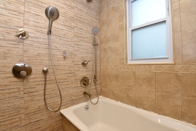 Building Photo - 174-06 Jewel Ave