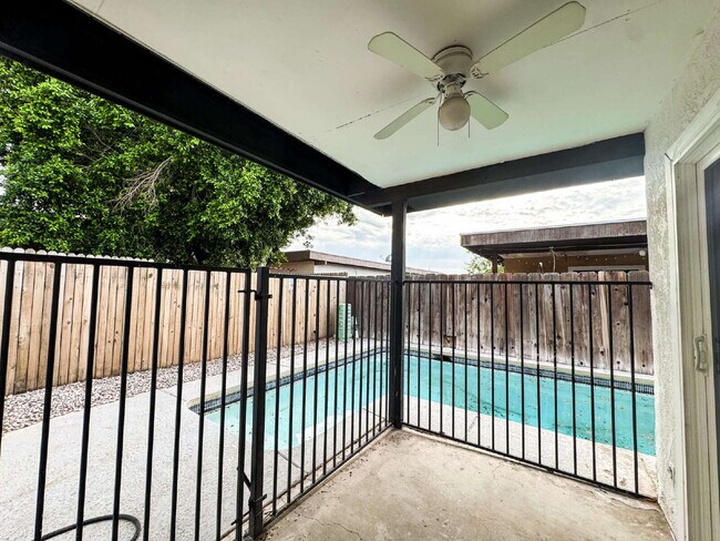 Building Photo - "Pool Home in the Center of Yuma!"