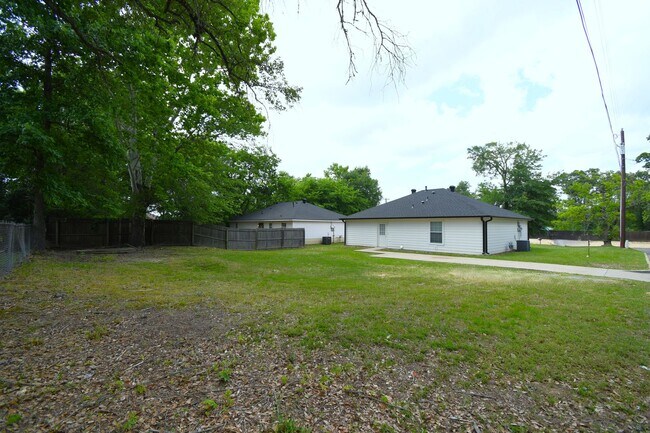 Building Photo - Move-In Ready, Beautifully Updated 3BR/2BA Home, HUD Accepted