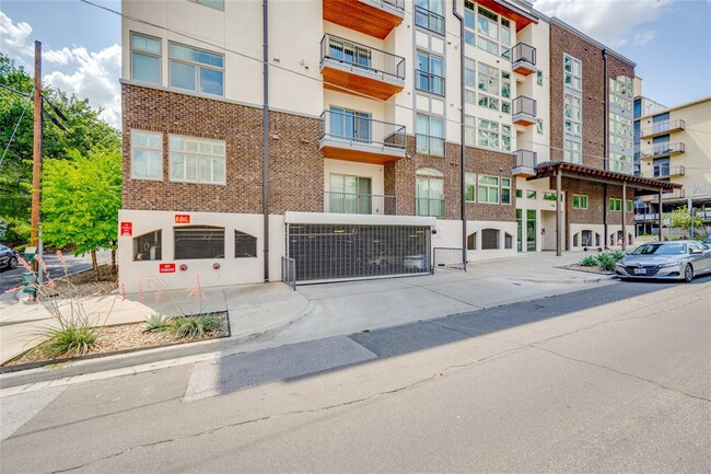 Building Photo - 908 Nueces St