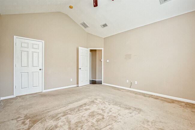 Building Photo - 2218 Falcon Knoll Ln