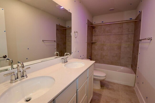 Building Photo - 3001 Mary Elizabeth Dr