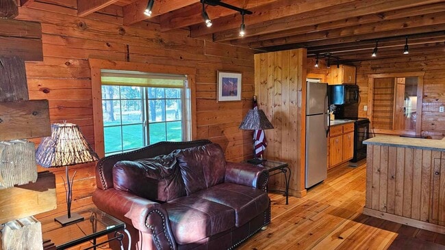 Building Photo - Beautiful cabin with privacy fully furnished
