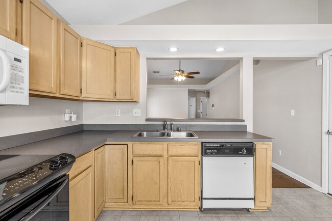 Building Photo - 529 Southwind Dr