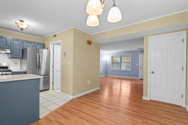 Building Photo - 61 Kathy Dr