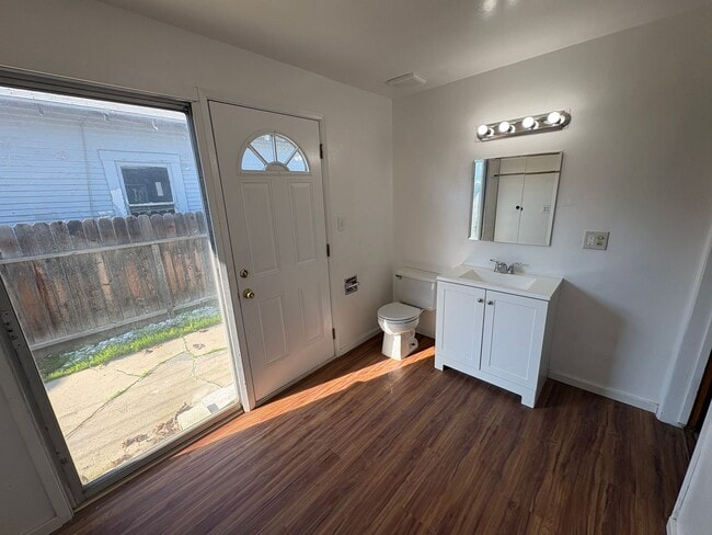 Building Photo - 4302