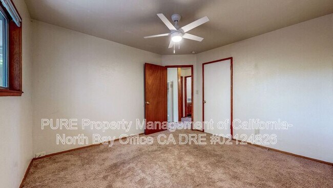 Building Photo - 867 Lorna Dr