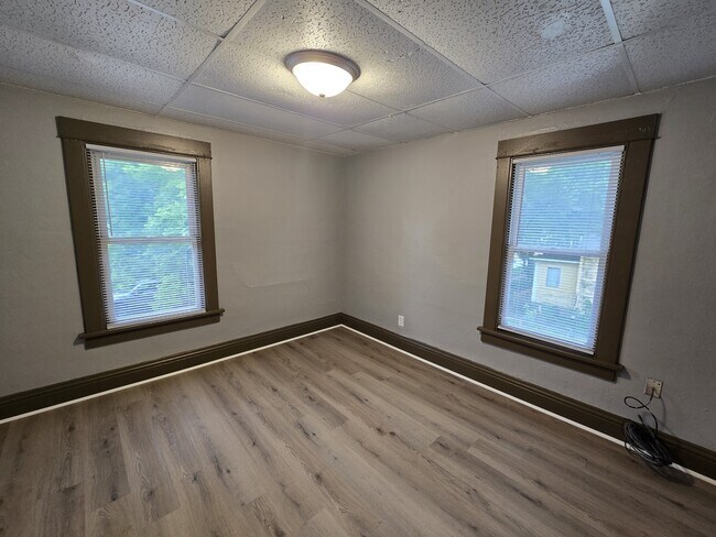 Building Photo - 419 Bratnober St