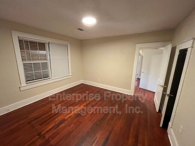 Building Photo - 923 Garland St