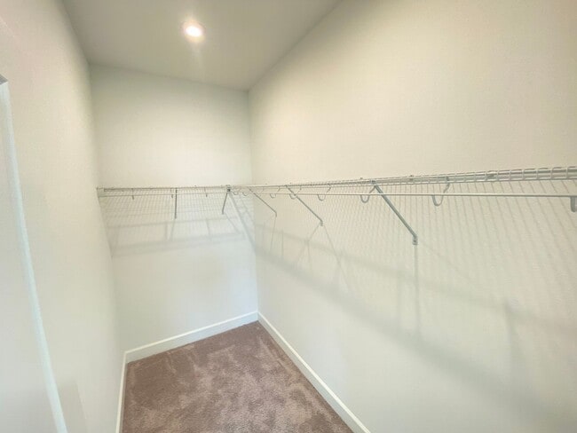 Building Photo - 2182 Palm Tree Dr