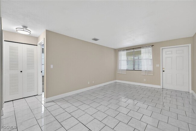 Building Photo - 13134 Feather Sound Dr