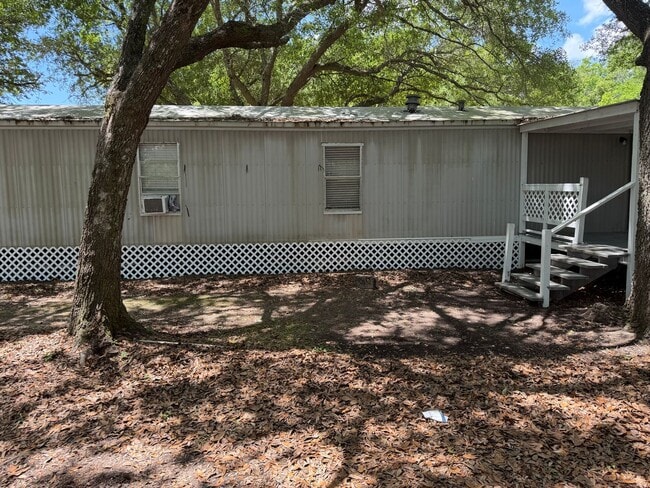 Building Photo - 3 bed 2 bath manufactures home available now