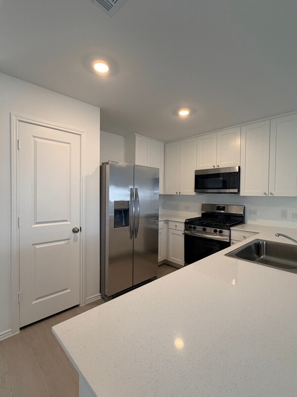 Building Photo - 208 Skyfire St