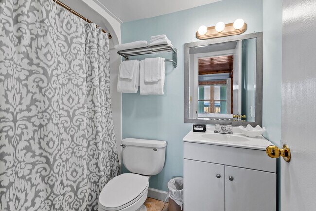 Building Photo - 110 S Ocean Dr