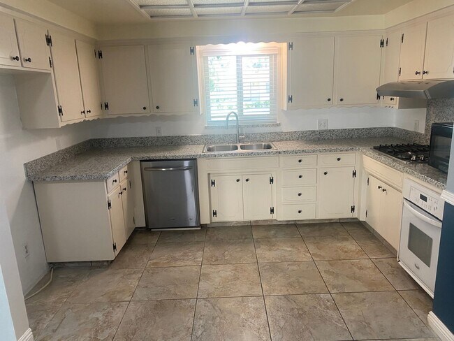 Building Photo - *Wait list full- Currently not accepting applications* Lovely home near Mt. Whitney High School