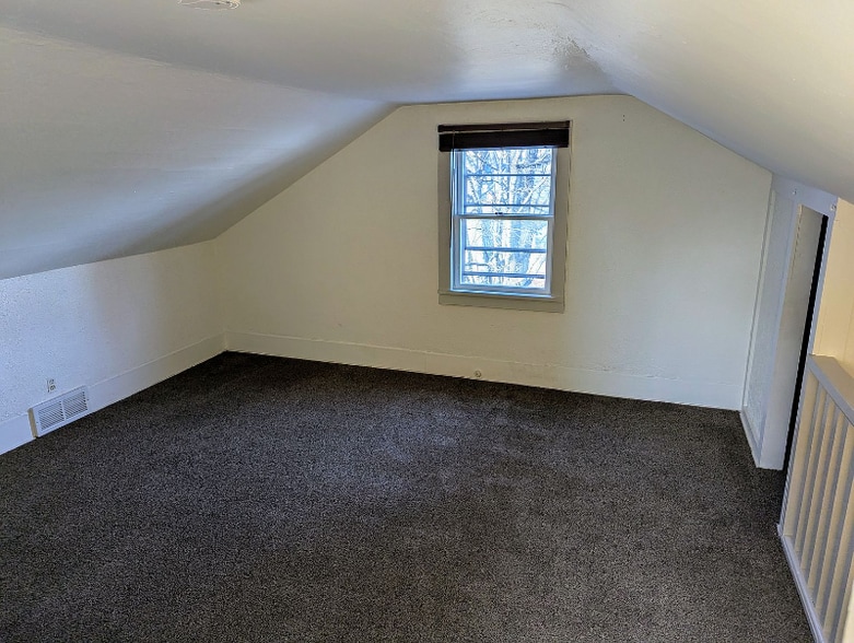 Building Photo - 1548 S 57th St