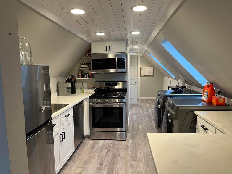 Kitchen - 4307 N Bernard St