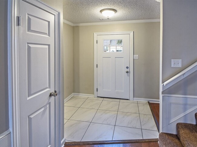 Building Photo - 4 bed, 2.5 bath home with great curb appeal near 385.