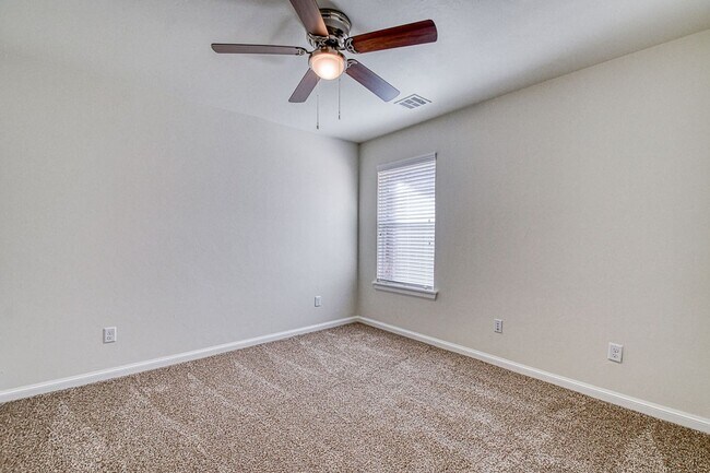Building Photo - 3112 Pebble Pond Dr