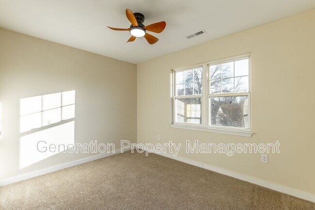 Building Photo - 2205 E 12th St