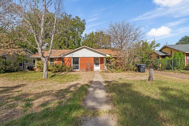 Building Photo - 3025 Mitchell Ave