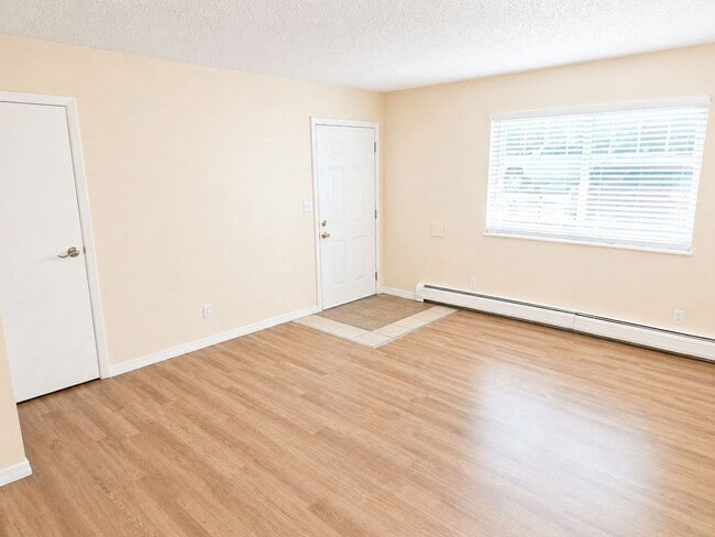 Building Photo - Available now!  Freshly updated paired home