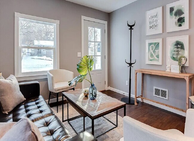 Building Photo - FABULOUS HOUSE FOR RENT