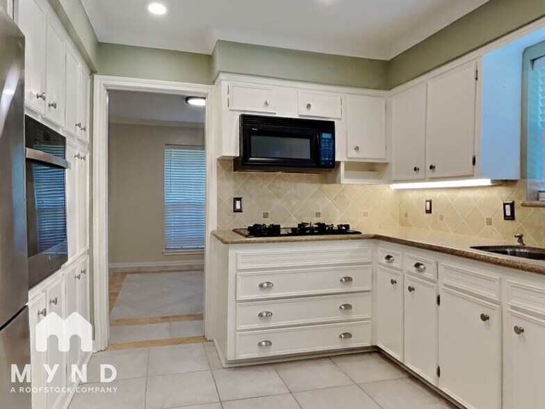 Building Photo - 4003 Highknoll Ln