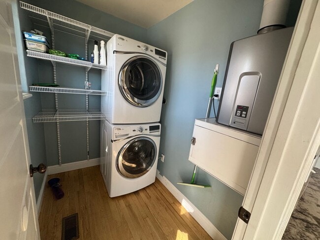 Building Photo - Great Location 2 Bed 1 Bath!