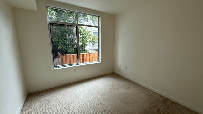 Building Photo - EPIC REA- Lower Pac Heights - Condo w/Parking