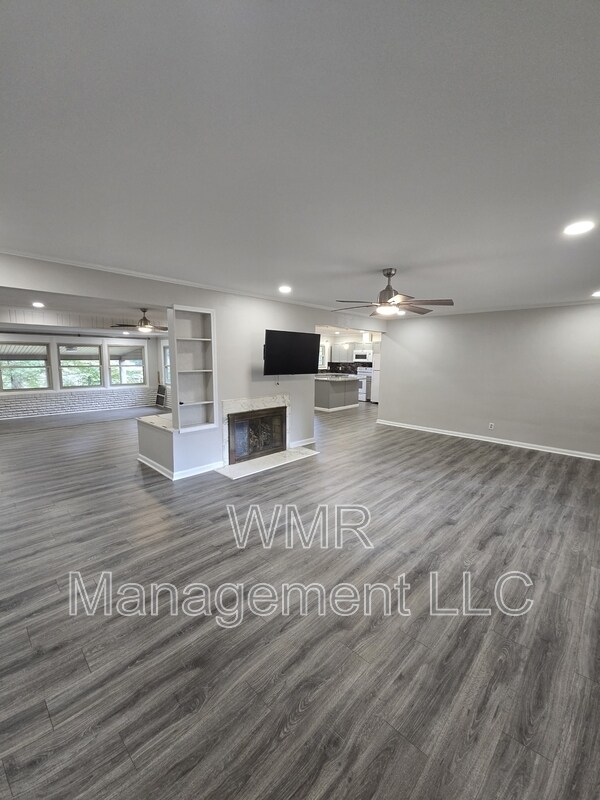 Building Photo - 420 Downey Pl