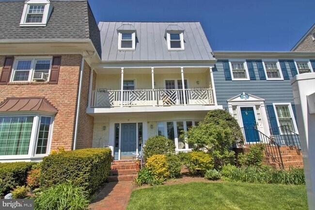 Building Photo - 18 S Pershing Dr
