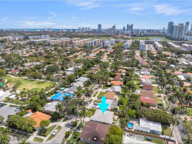 Building Photo - 806 NE 4th St