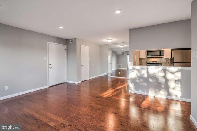 Building Photo - 1302 Maresfield