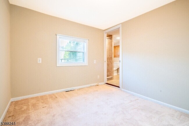 Building Photo - 354 Maxim Dr