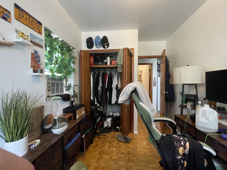 Building Photo - 434 W 238th St