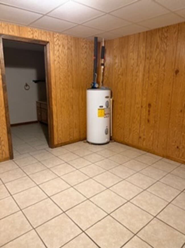 Building Photo - Beautiful country setting