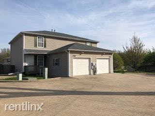 Building Photo - 3 br, 1.5 bath Townhome - 120 Albany Dr