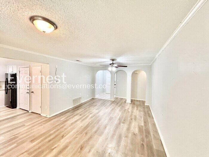 Building Photo - 1505 Hanover Dr