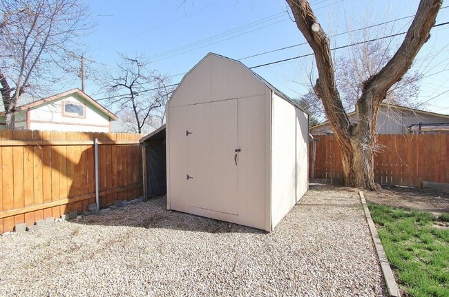 Building Photo - Charming Single-Level Home on the Bench