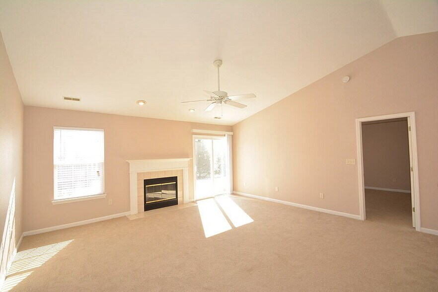 Building Photo - 285 Pennwood Ln