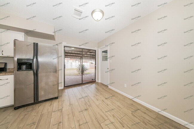 Building Photo - 1329 McGregor Dr