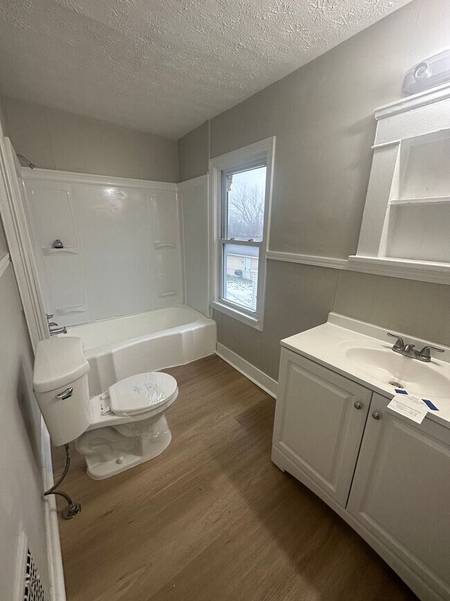 Building Photo - 4bd Single Section 8/Cash Pay *1/2 OFF SECURITY DEPOSIT SPECIAL*
