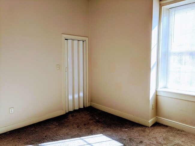 Building Photo - 1731 E Main St