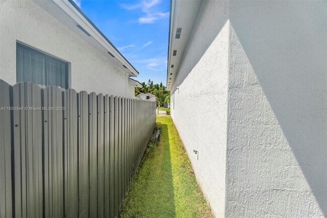 Building Photo - 19447 SW 124th Ave