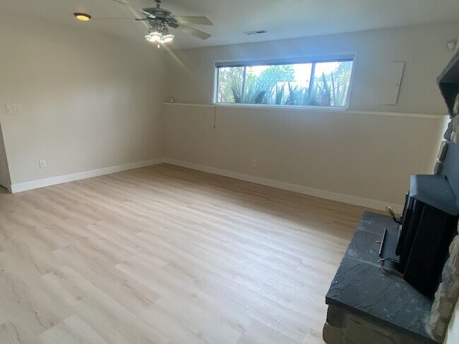 Building Photo - $3950 2520 SqFt, SFH/4BDR,2BA,office/Garag...