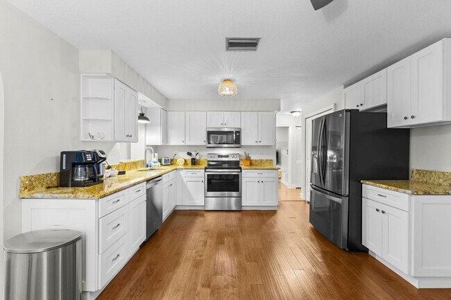 Building Photo - 109 Lake Judy Lee Dr