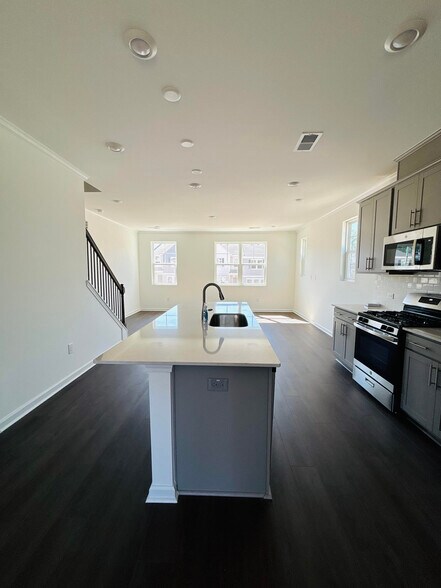 Building Photo - 3308 Gypsum Dr