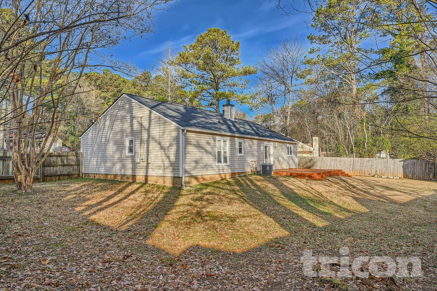 Building Photo - 414 River Point Dr