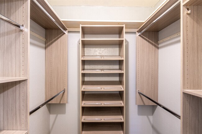 Building Photo - 4015 Postwood Dr